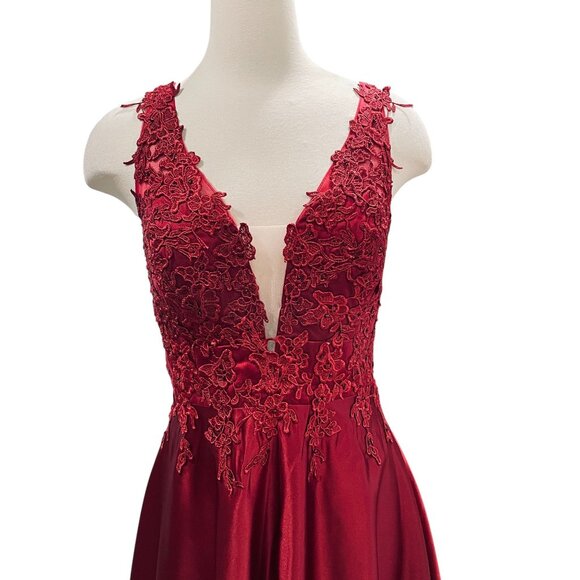 Elegant Burgundy Lace Appliqué Evening Dress Deep V-Neck Corset Back Formal Gown - Picture 3 of 9